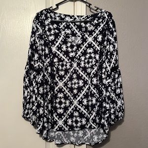 Adorable Crown and Ivy top - size xl